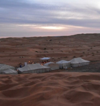 Le désert du Maroc observant les étoiles, observant les étoiles à Merzouga, observant les étoiles du Sahara