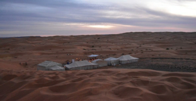 Le désert du Maroc observant les étoiles, observant les étoiles à Merzouga, observant les étoiles du Sahara