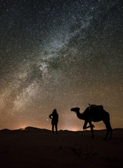 Le désert du Maroc observant les étoiles, observant les étoiles à Merzouga, observant les étoiles du Sahara